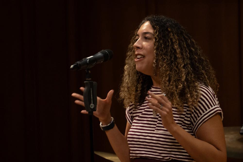 Niki Luibrand talking on stage