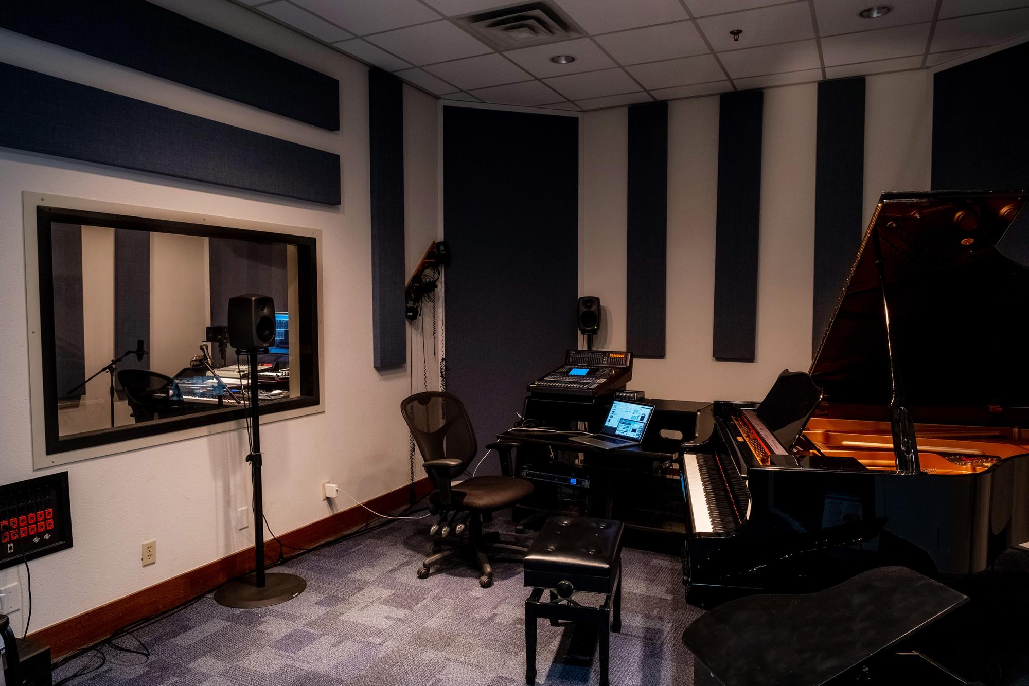 EEMS Studios | Butler School Of Music - The University Of Texas At Austin