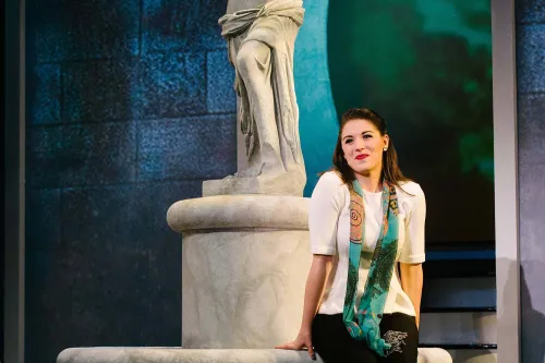 a woman sitting at the Statue of Venus