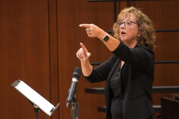 Suzanne Pence conducting