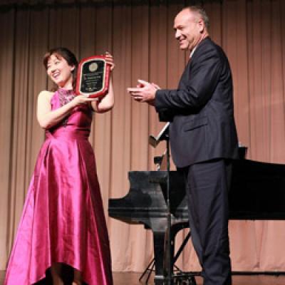 Hyeyoung Song receiving award