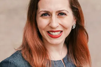 Hannah Lewis headshot