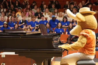 Hook'Em playing piano in front of an audience