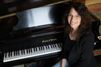 Patti_Wolf_sits in front of a piano
