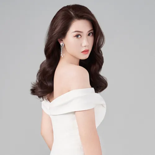 A headshot of Xinshu Li