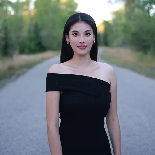 A headshot of Wen Liu