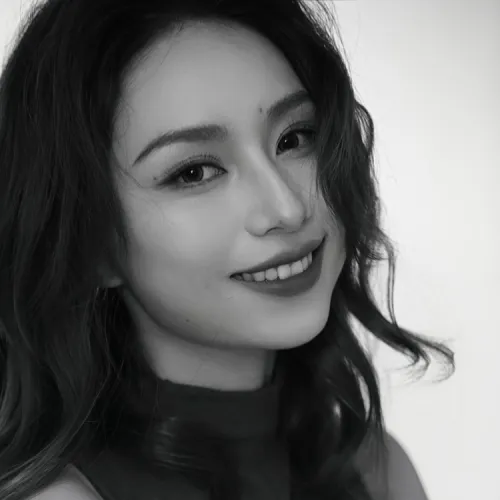 a headshot of Yingmeige Xiong