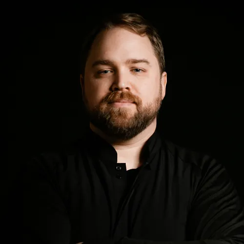 A headshot of Jonathan Thoma