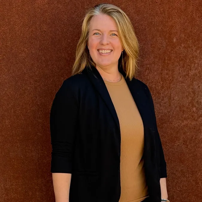 a headshot of Holly Dalrymple