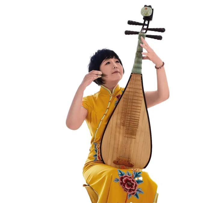 headshot of Gao Hong with her Pipa instrument