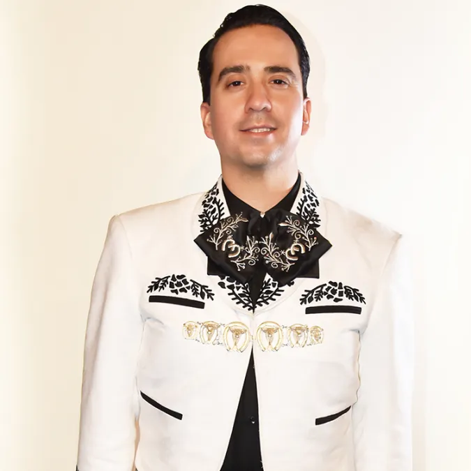 a headshot of Guillermo Acuña