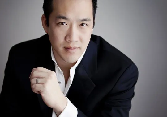 Kelly Kuo headshot