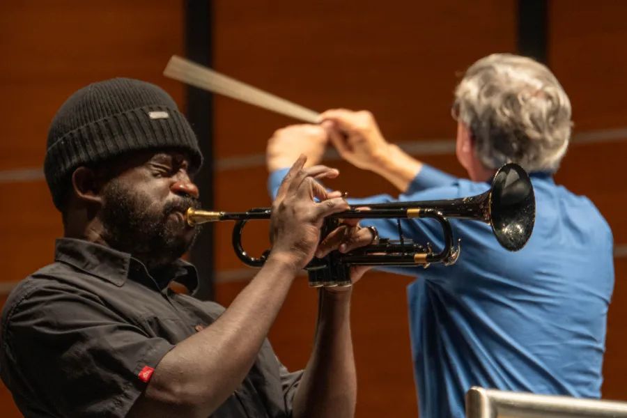 Giveton Gelin playing the trumpet on stage