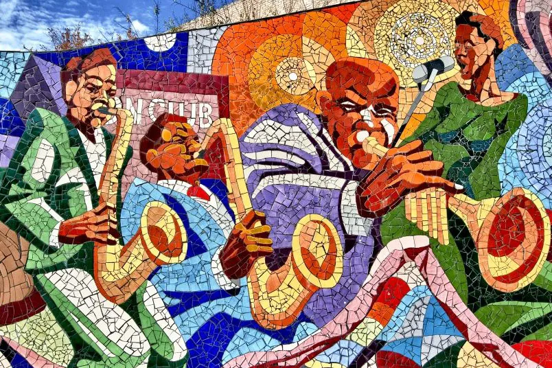 Mural of people playing the saxaphone